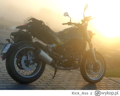 Kick_Ass - #pokazmotor #motocykle #benelli 

Mgła taka że się chłopu koń zadusił. (✌ ...