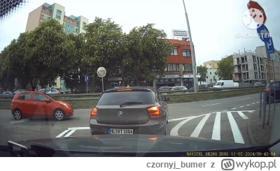 czornyj_bumer - Pasażerka BMW gubi coś po otwarciu drzwi na skrzyżowaniu. Postanawiam...