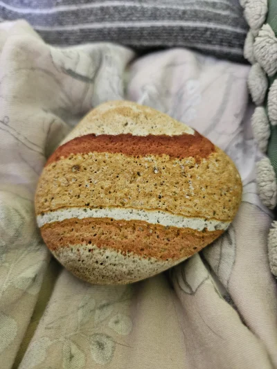 RicoElectrico - Piękny kamień wczoraj znalazłem w kałuży.
#geologia #nauka #kamienie ...