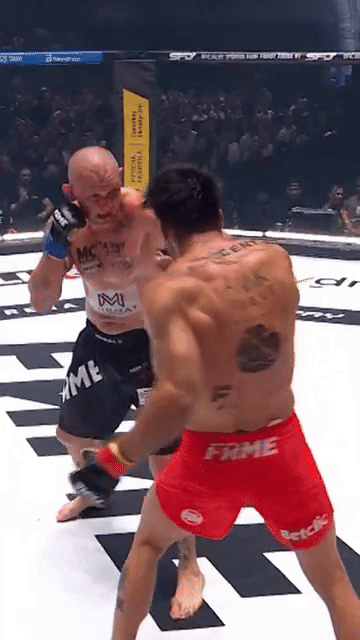 alljanuszx - @bizzi0801: on się przewraca od własnych ciosów, nikt go nie chce ogląda...