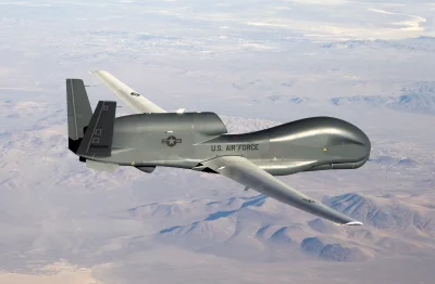 XanderPLXE - @kodecss:  Dron rozpoznawczy USA, mogący się utrzymać w powietrzu przez ...