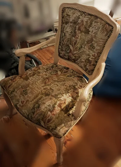 TrisssMerigold - Kupiłam sobie krzesło w sklepie ze starociami :3 aww #gownowpis  ps....