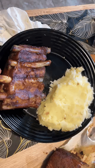 adrianoX - Dziś żeberka pieczone w piekarniku 4h

#jedzenie #gotujzwykopem #jedzzwyko...