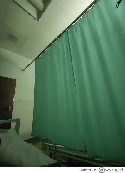 Sumiru - Zwaliłem konia w szpitalu. Za kotarą nic nie widać. Jakiś dziadek śpi.
#gown...