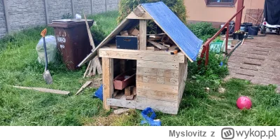 Myslovitz - KURŁA, MIAŁ BYĆ KURNIK A WYSZLA BUDA...
Za to z poddaszem użytkowym ( ͡º ...