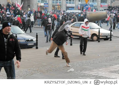 KRZYSZTOFDZONGUN - Marsz Niepodległości, czyli kibole robią zadymę i niszczą nasz koc...