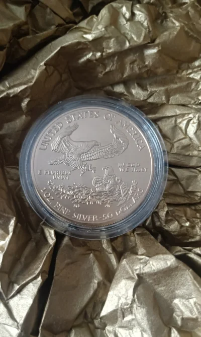 mk321 - Patrzcie jaką sobie srebrną monetę kupiłem. 

Jak to jest z tym VAT przy sprz...