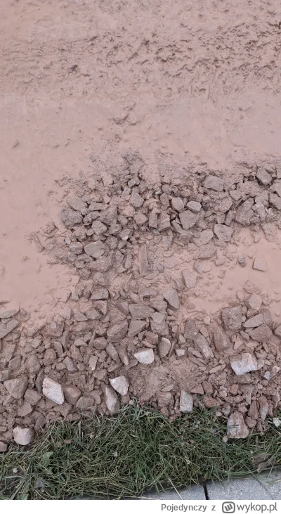 Pojedynczy - #budownictwo #budujzwykopem #drogi 

Pytanie - mieli mi wysypać zwir żeb...