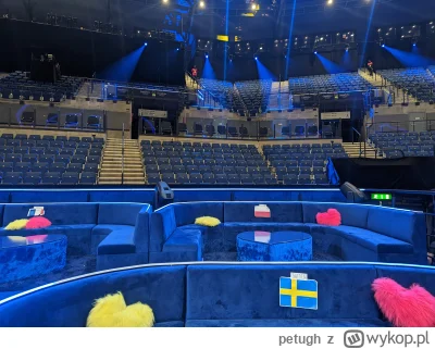 petugh - A już za niedługo będzie tu siedzieć BEJBA. Nie taka duża ta arena na żywo :...