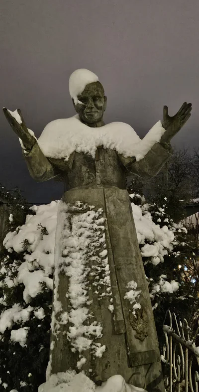 Wrrronika - O kurde, nawet papieską czapeczkę eventową mu zrobili

#papiez #2137