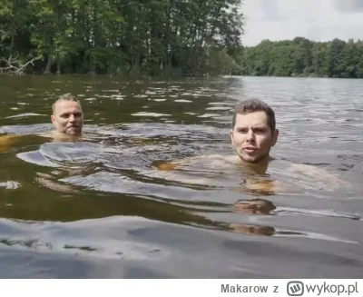 Makarow - @CzeczenCzeczenski: 

Panowie już w samym sercu wydarzeń, relacjonują na ży...