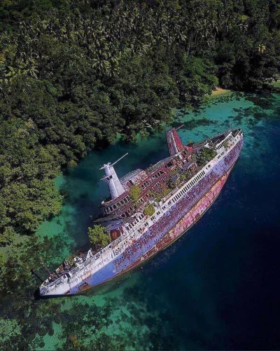 Porten - Wrak statku MS World Discoverer, który uderzył w skały i częściowo zatonął 3...