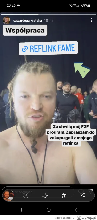 andrewasos - #famemma zupełnie przypadkiem stanął tak, żeby pokazać, żeby było widać,...