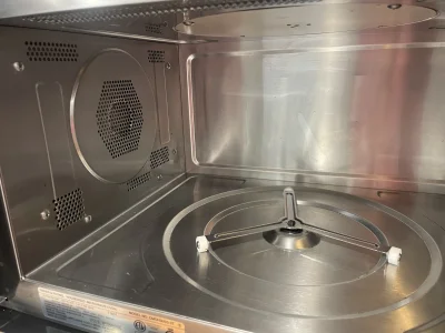 lajsta77 - Pamiętaj by nie wkładać metalowych rzeczy do mikrofalówki!!! 
A tymczasem ...