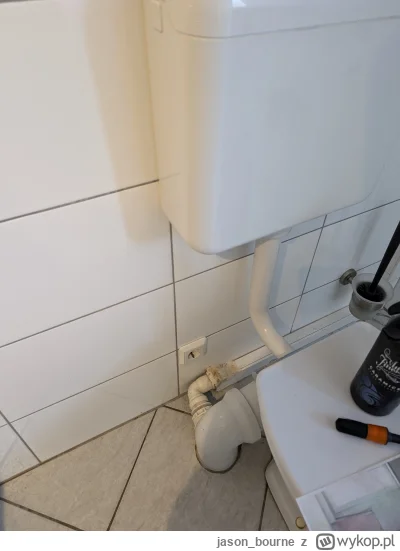 jason_bourne - Właśnie się wprowadzam do domu i zauważyłem pewny ficzer za kibelkiem....