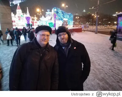 Ustrojstwo - Grzegorz Braun z Leonidem Swiridowem w Moskwie na tle świątecznych dekor...