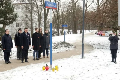 TwojHimars - JapiedoIe nic dziwnego, że słupki lecą xD

#bekazkoalicji #polityka #trz...