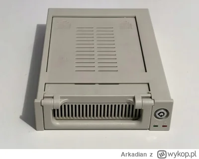 Arkadian - @DziadLab: @johnblaze12345 
W 99 rzadko kto miał nagrywarkę. Pendrivy były...