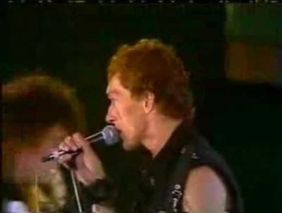 qoop - Choć to fizyce wbrew
Wskazówka cofa się
Mniej niż zerooooooo
Mniej niż zerooo...