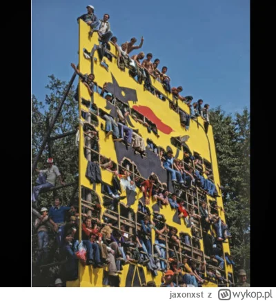 jaxonxst - Przepiękne ujęcie na kibiców Ferrari, którzy 7 września 1975 roku świętowa...