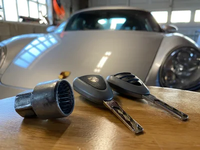 sigmaboy999 - Siedzę sobie dzisiaj na tarasie, przy basenie, popijam smoothie z mango...