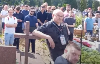 wonsztibijski - #kononowicz Chłop łokciem się na krzyż ładuje śmiechu warte. 
#patost...