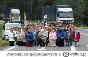 WulkanizatorOponMozgowych - Jadę sobie na majówkę a tu jakaś grupa zwolenników pijacz...