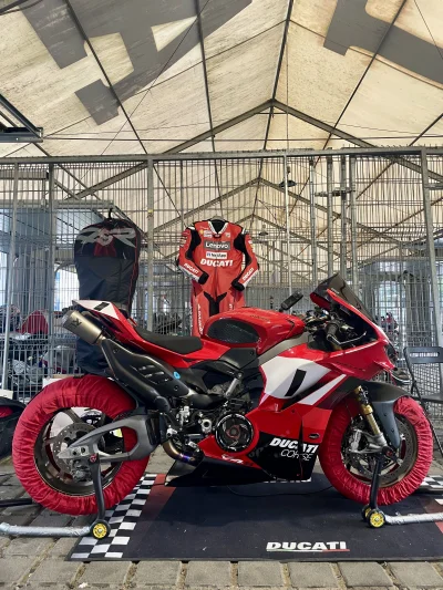 wiktorbo - #motocykle 
Pozdro (｡◕‿‿◕｡)