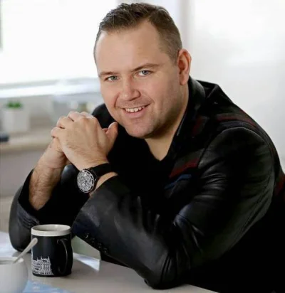 adi2131 - Na tym zdjęciu w sumie wygląda jak gangus xD

#polityka #4konserwy #bekazpi...