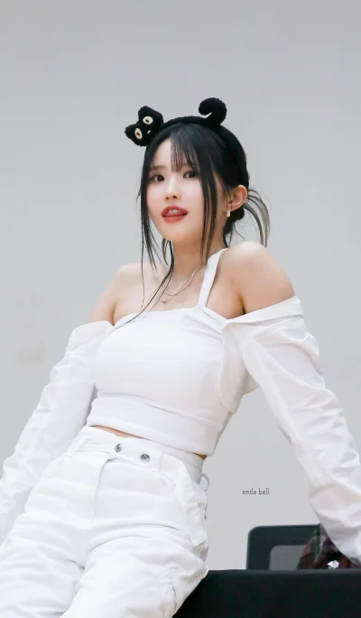 XKHYCCB2dX - #koreanka #hayoung #fromis9