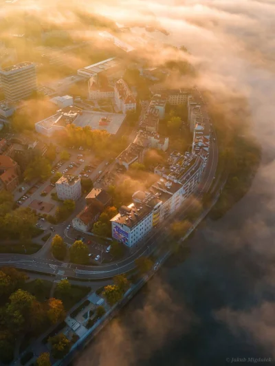 mroz3 - #dziendobry Mroźno, pochmurno.

WIATR............ południowo wschodni (SE) z ...