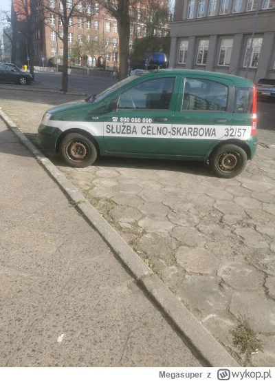 Megasuper - Czym oni jeżdżą xD  #fiat #motoryzacja