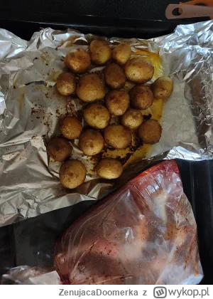 ZenujacaDoomerka - Dziś na obiad pałeczki z kurczaka i pieczone młode ziemniaki ;3

#...