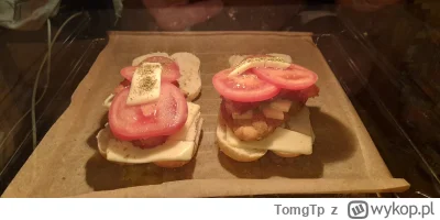 TomgTp - Pamiętajcie że gotowanie to nie magia i każdy może. Bułka, oregano, ser, pom...