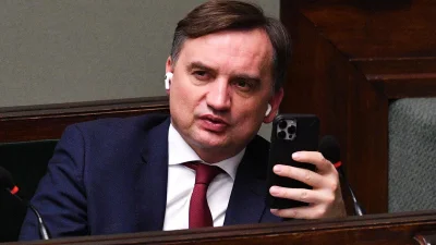 Bujak - @BezDobry: ciekawe czy ten pan telefonik i słuchaweczki za swoje kupił ( ͡° ͜...