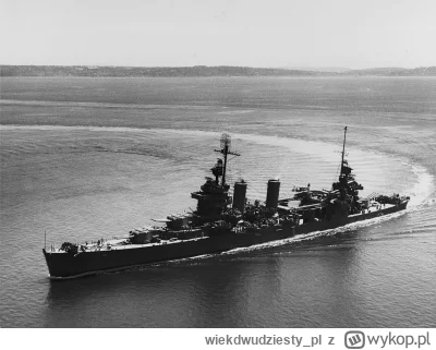 wiekdwudziesty_pl - USS New Orelans z widocznym dziobem oraz pierwszą wieżą artylerii...