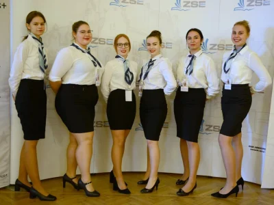 C.....0 - Zgadnijcie, gdzie jest siódma stewardesa?
#samoloty #lotnictwo #dziewczyny