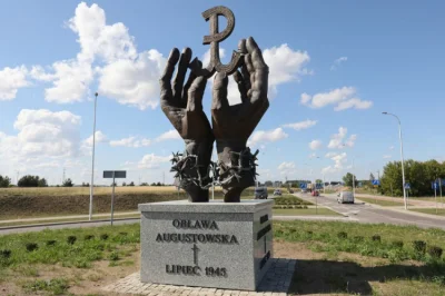 M4rcinS - Pomnik ofiar obławy augustowskiej w Suwałkach, jest to w sumie paręset metr...