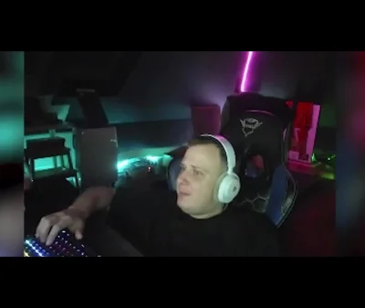 SebaWayneFAS - #famemma a temu co znowu xD
https://streamable.com/idus18