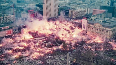 8kiwi - To już wiadomo po co na 11 listopada tyle świec dymnych w Warszawie #pdk