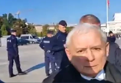 ManletSynJanusza - *karakan rage*
CO #!$%@??? #!$%@?Ć CI KURRRWA?? WYSKAKUJ Z TELEFON...