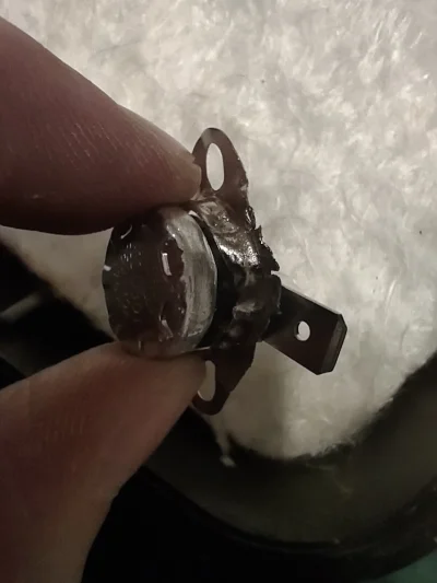 Jestem_Tutaj - #elektronika przegiołem z tym podginaniem blaszki, co?
#przegryw