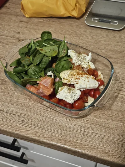 Handstander12 - Chłop podpatrzył na internecie i teraz gotuje łobiod #gotujzwykopem #...