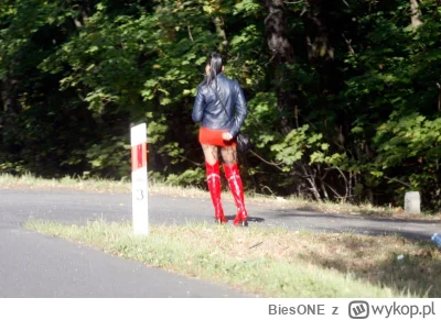 BiesONE - @mamil024 stara fjutina czekająca na autobus z lenindgradu do moskwy. Kolor...