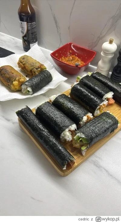 cedric - (｡◕‿‿◕｡)