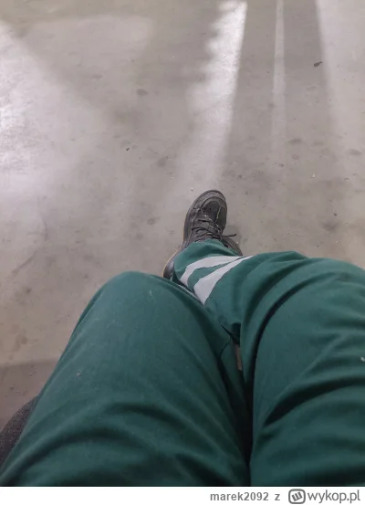 marek2092 - Trzeba jakoś wytrzymać w tym cowhauzie do tej 6, ehhh a spanko już męczy ...