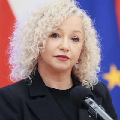 kamil-tika - Dziekujemy za te 1,5 roku ciezkiej pracy pani Kotulo! Wszystkie pani pos...