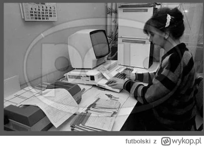 futbolski - biuro paszportowe w 1989 roku, ciekawe co to za kompjuter i czy był w jak...