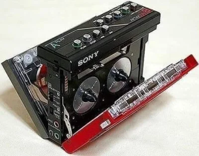 pogop - Kopiowanie kaset przy użyciu Walkman Sony WM W800 - 1985

#historiaelektronik...