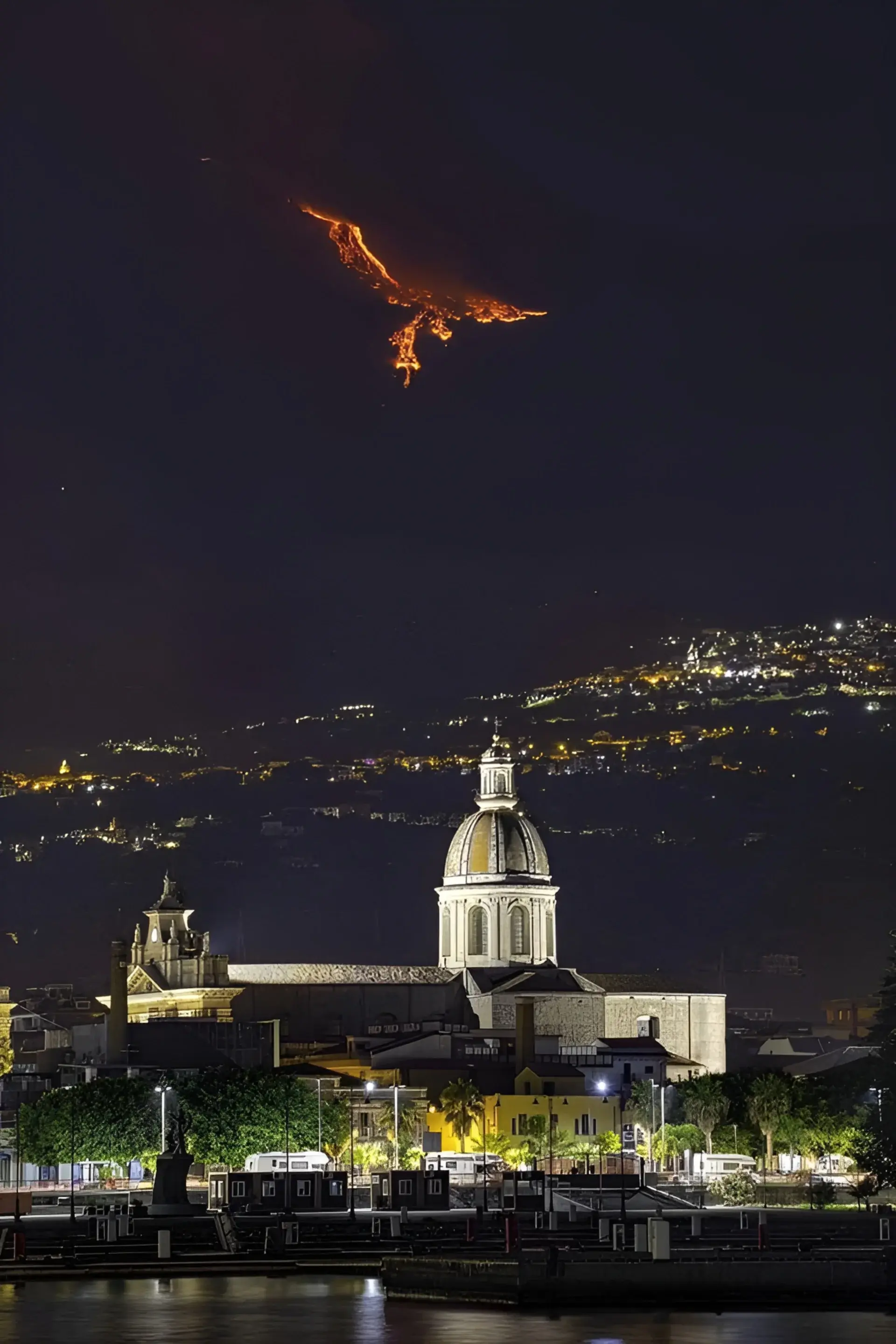 wfyokyga - Etna urodziła Feniksa